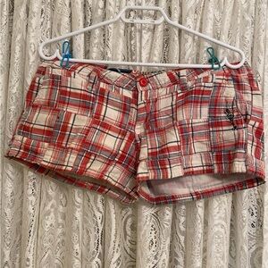 Cotton plaid women’s short shorts. Billabong.